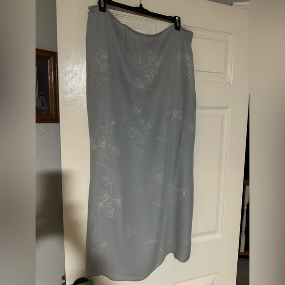 Beautiful gray with flower detail floor length skirt - Picture 1 of 3